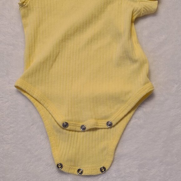 Yellow Ruffled Sleeve Baby Bodysuit 0-3M - Picture 3 of 10